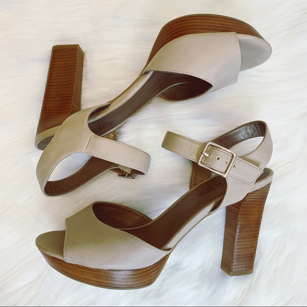 Moda Spana Wooden Block Heel Peep Toe Shoes